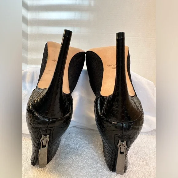 BCBG MAXAZRIA Pointed Toe Heel Ankle Boots AMAZING CONDITION! SEXY,HOLIDAY!HOT🤩 - Picture 5 of 16